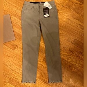 NWT. Mac & Me. Light army green/seagrass frayed straight leg size 2